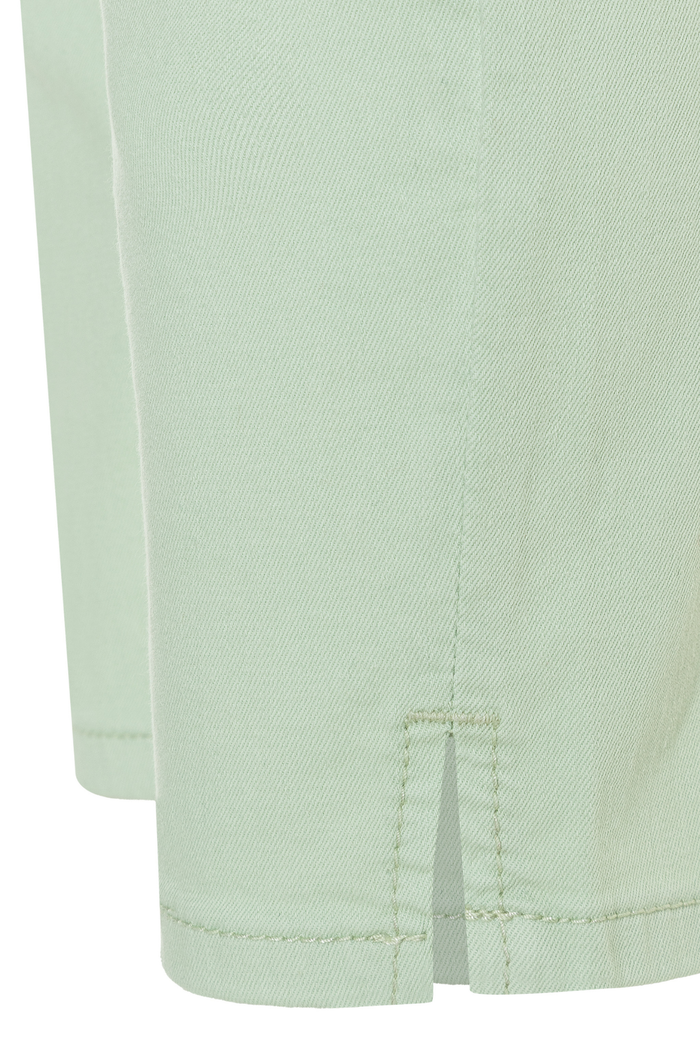 Close-up of hem detail on MAC Jeans Dream Summer Light Fresh Mint L26 5492-0351-137R by Mac Jeans shop Mac Jeans at Dotique