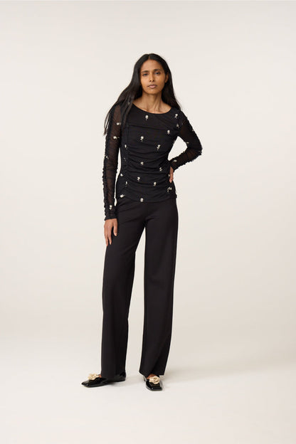 Woman wearing Fabienne Chapot Kamea Top Black/Cosy White by Fabienne Chapot, shop Fabienne Chapot at Dotique.