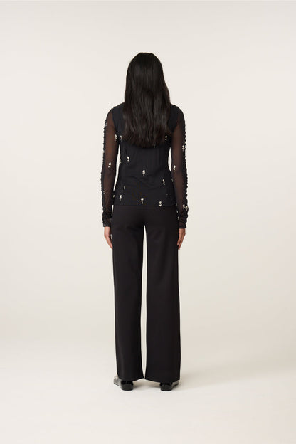 Woman wearing Fabienne Chapot Kamea Top Black/Cosy White by Fabienne Chapot, shop Fabienne Chapot at Dotique.
