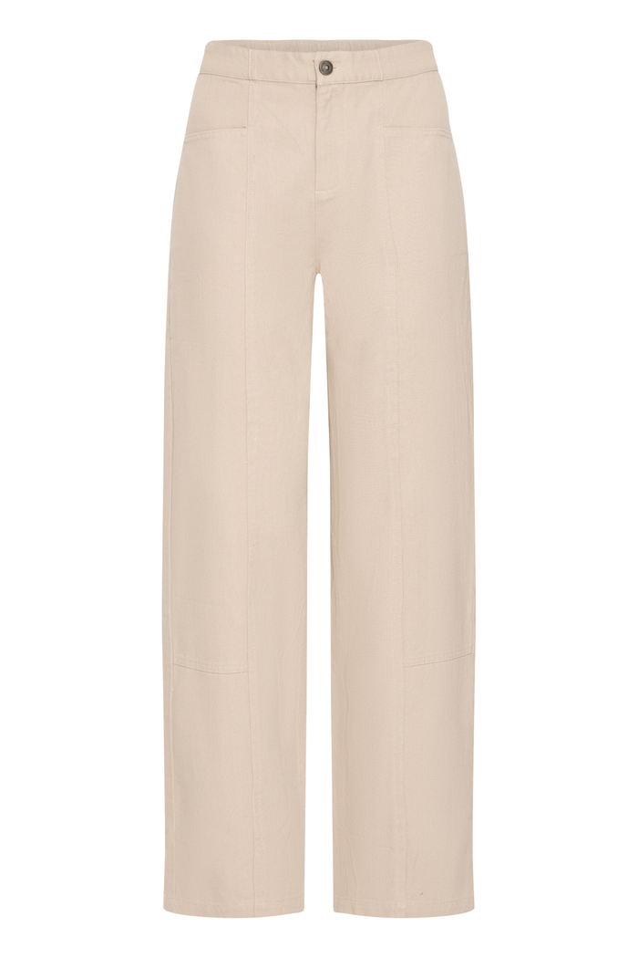 Relaxed cotton trousers in Oxford Tan by Fransa. Easy, flattering and perfect for spring styling. Shop the FRLIORA trousers at Dotique.