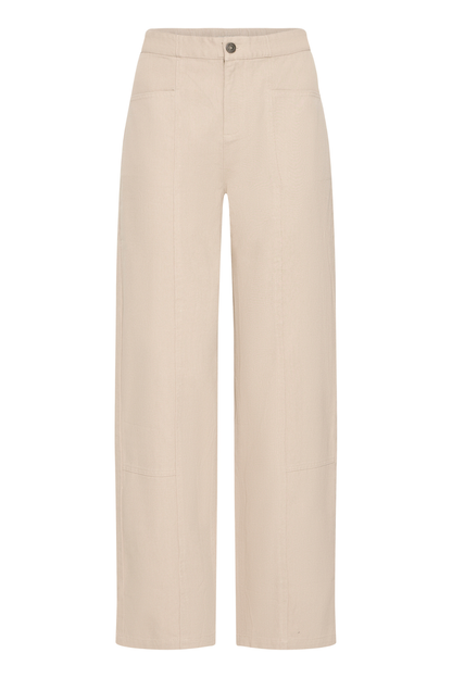 Relaxed cotton trousers in Oxford Tan by Fransa. Easy, flattering and perfect for spring styling. Shop the FRLIORA trousers at Dotique.