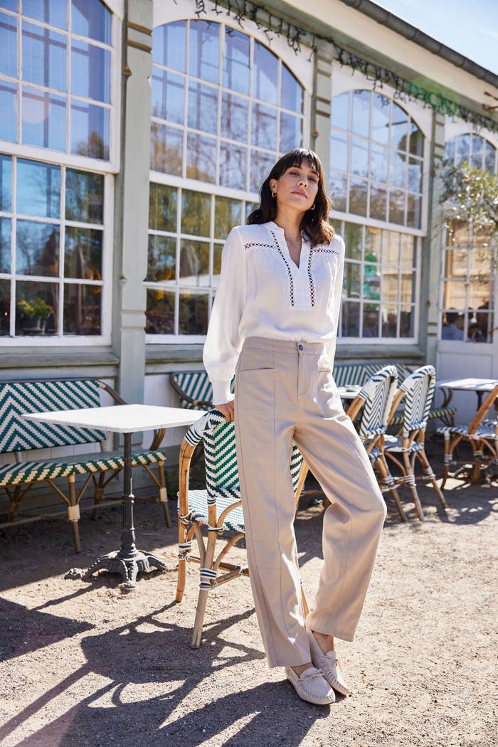 Relaxed cotton trousers in Oxford Tan by Fransa. Easy, flattering and perfect for spring styling. Shop the FRLIORA trousers at Dotique.