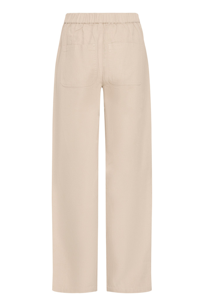 Relaxed cotton trousers in Oxford Tan by Fransa. Easy, flattering and perfect for spring styling. Shop the FRLIORA trousers at Dotique.