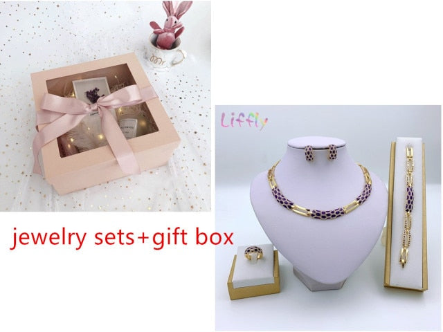 Luxury bridal gold jewelry set featuring geometric design with crystals. Includes necklace, earrings, bracelet and ring. Ideal for weddings and parties.