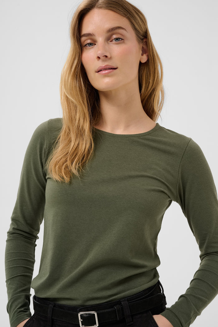 Part Two NemajasPW Tshirt Beetle 30309911 long sleeve top on model Shop Part Two at Dotique