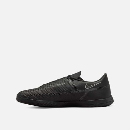 Side medial view of Nike Phantom GT2 Club Indoor Soccer Shoes.