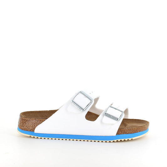 Vit Arizona sandal från Birkenstock med halksäkra sulor
