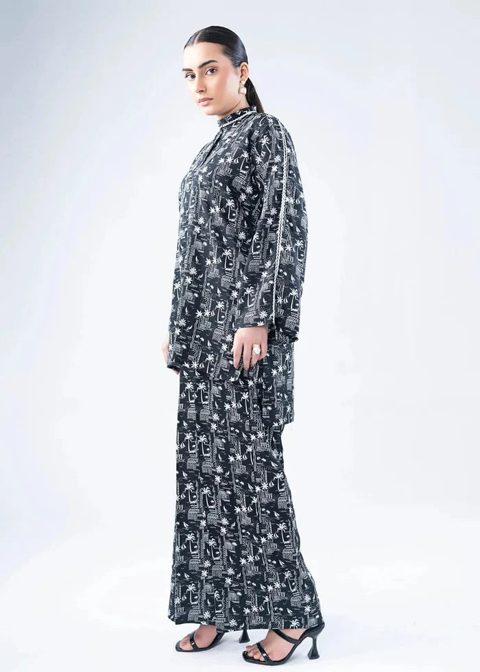 Women's 2-piece winter set, black-and-white printed long tunic and long skirt, side view