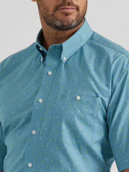Wrangler Men's Classics S/S Button Down Shirt in Blue Paisley