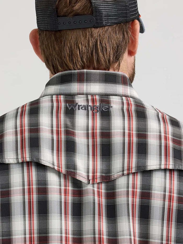Wrangler Men's L/S Plaid Performance Western Snap Shirt in Black & Red