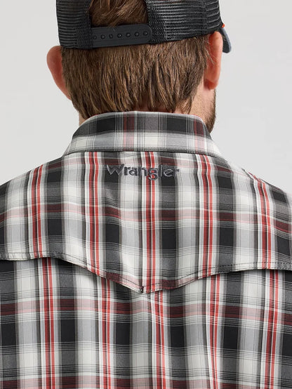 Wrangler Men's L/S Plaid Performance Western Snap Shirt in Black & Red