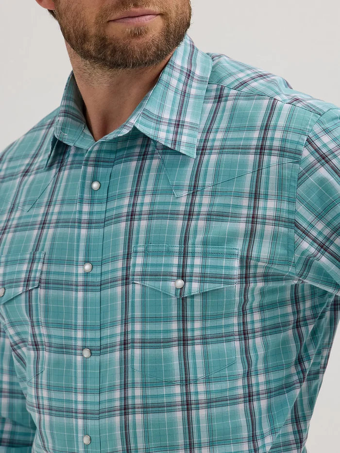 Wrangler Men's Wrinkle Resist L/S Plaid Western Snap Shirt in Mint